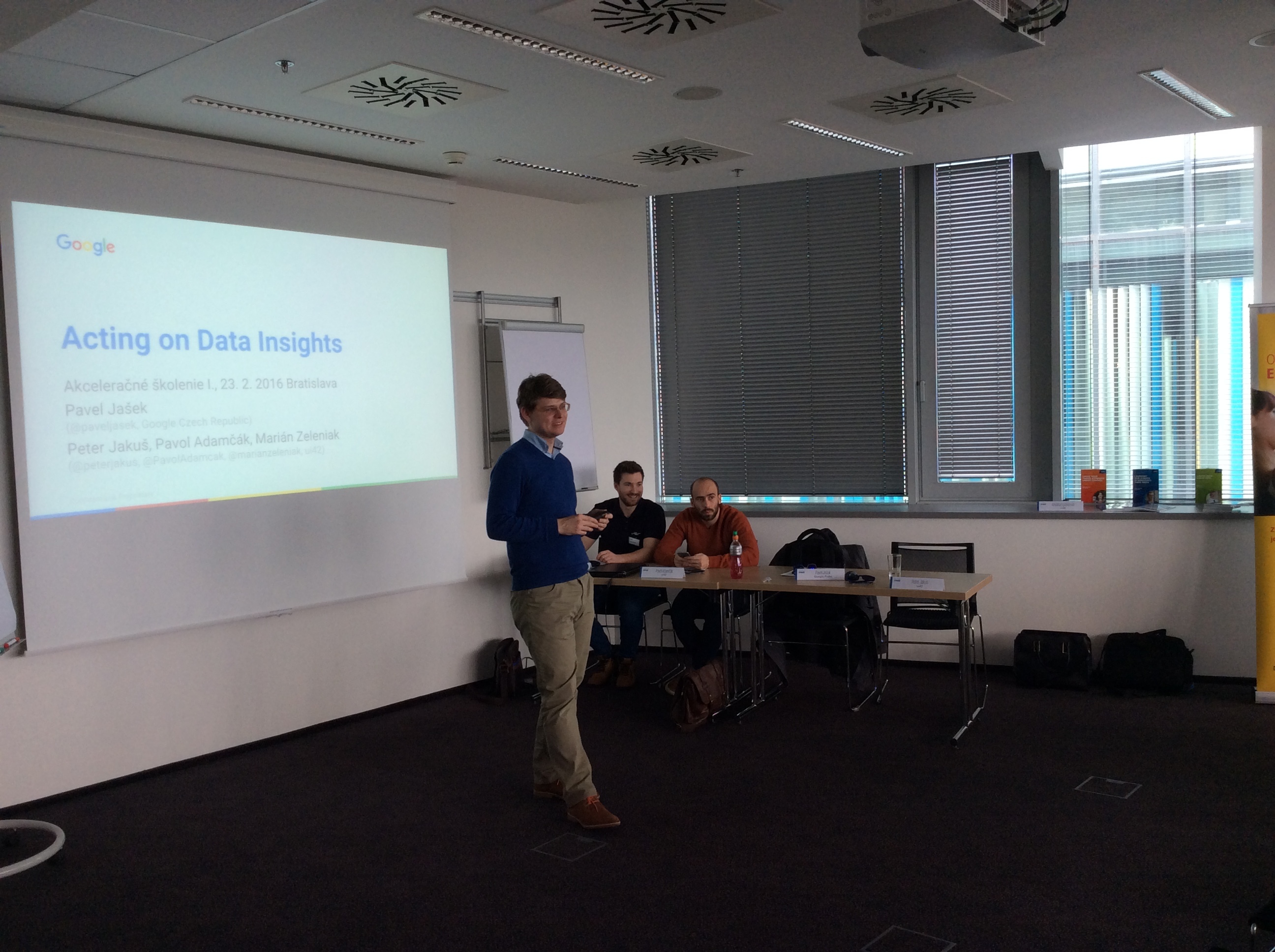 Pavel z Google Praha prezentuje o "Analytike a jej využití"